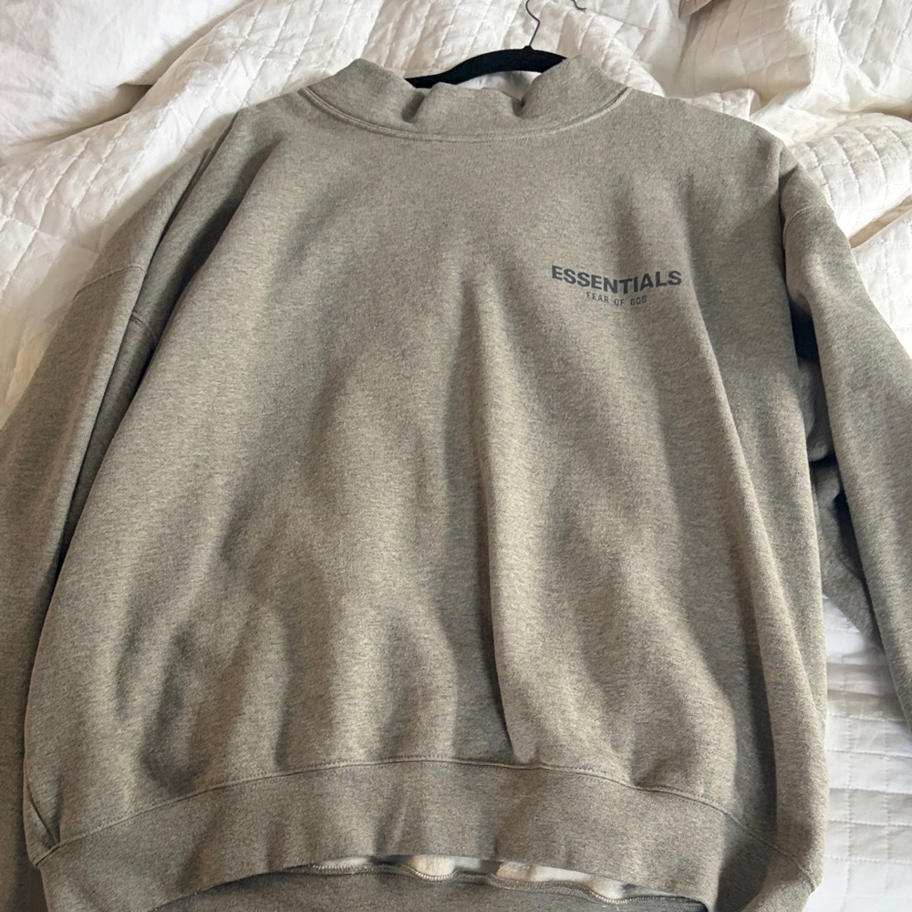 Essentials Men’s Crewneck Sweatshirt in Olive Gray